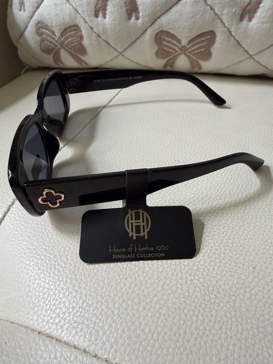 House of Harlow 1960 Black Sunglasses